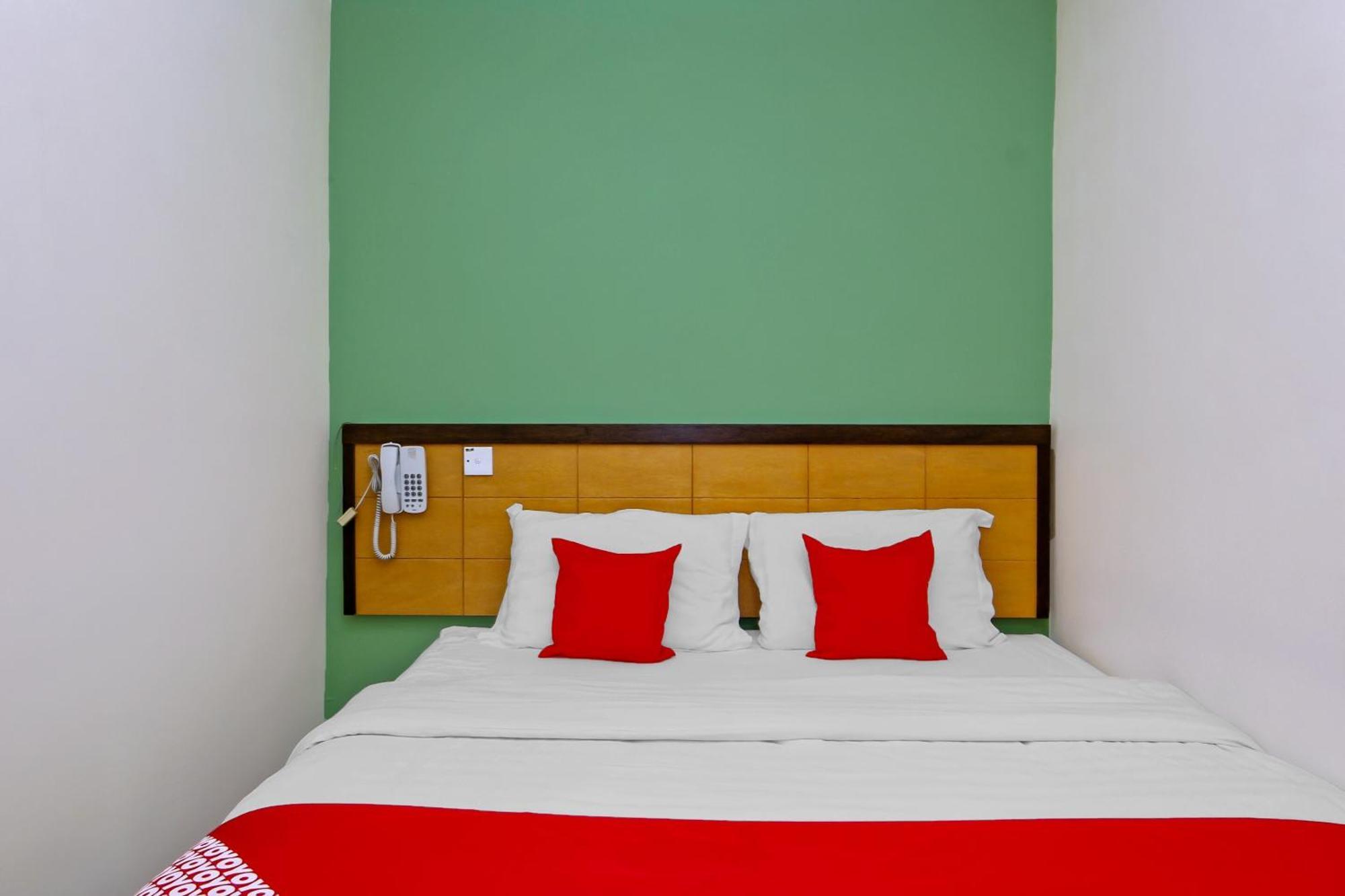 Oyo 44054 Holiday Mansion Inn Sibu Exterior photo