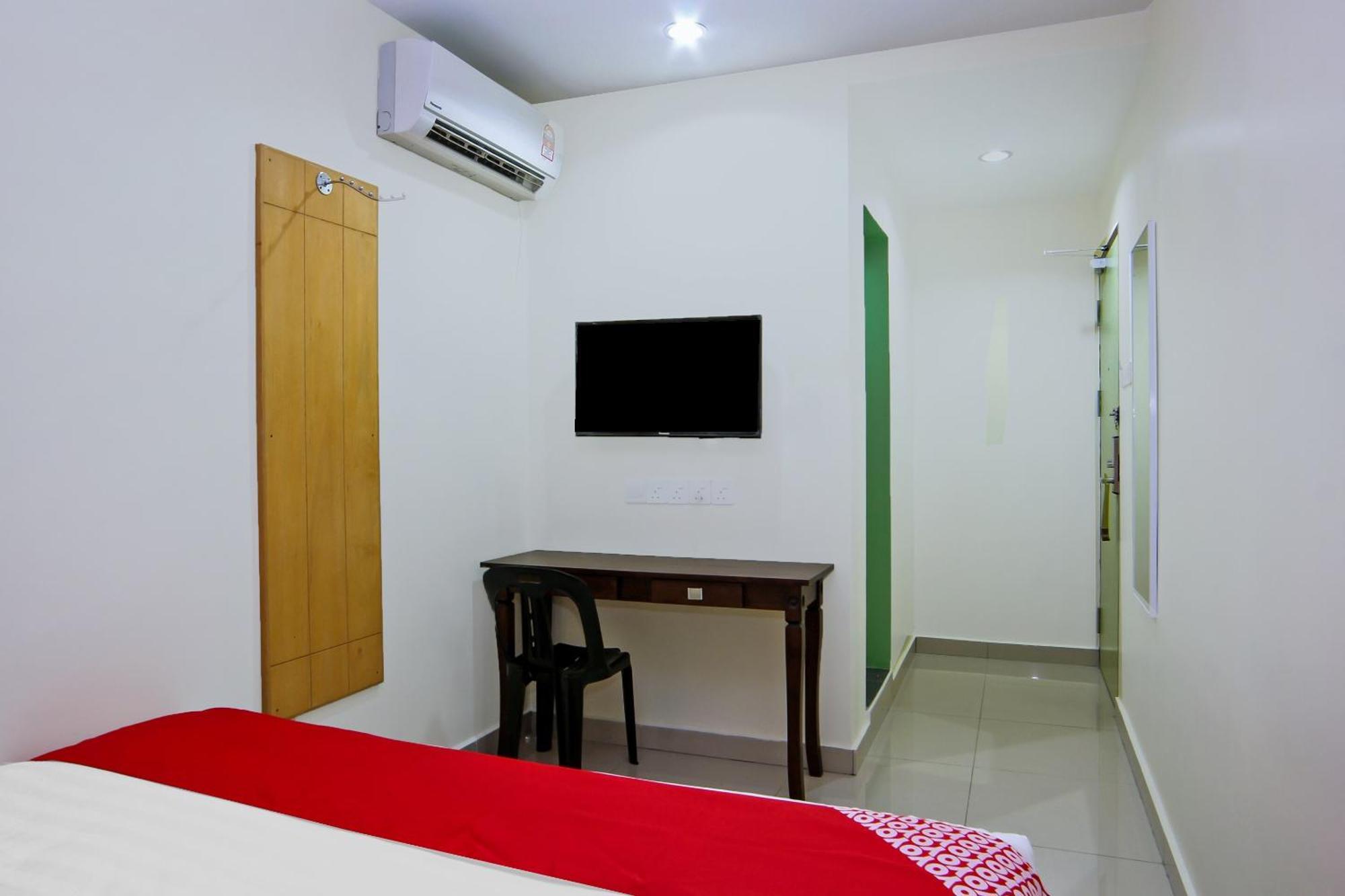 Oyo 44054 Holiday Mansion Inn Sibu Exterior photo