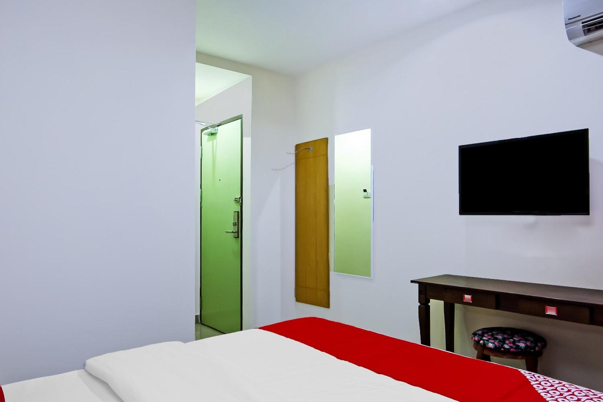 Oyo 44054 Holiday Mansion Inn Sibu Exterior photo