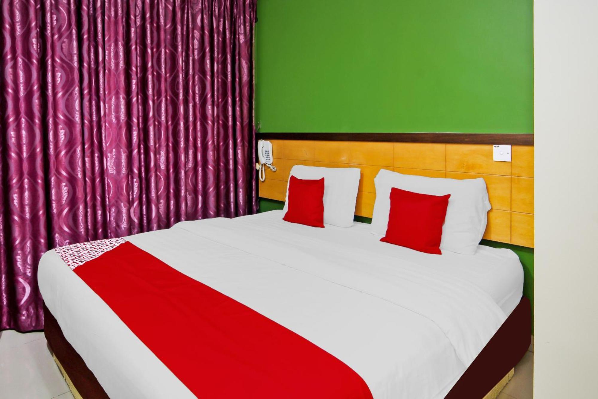 Oyo 44054 Holiday Mansion Inn Sibu Exterior photo