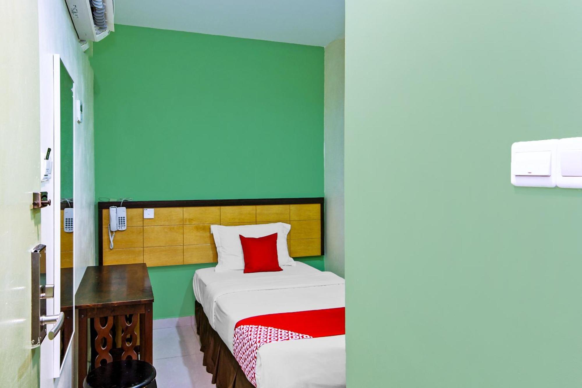 Oyo 44054 Holiday Mansion Inn Sibu Exterior photo
