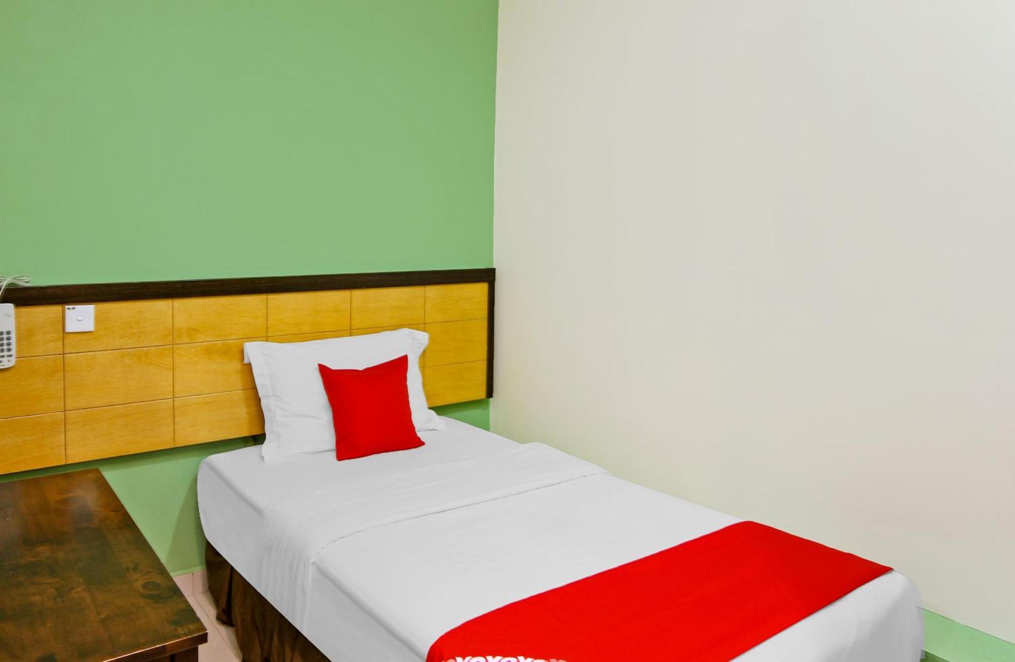 Oyo 44054 Holiday Mansion Inn Sibu Exterior photo